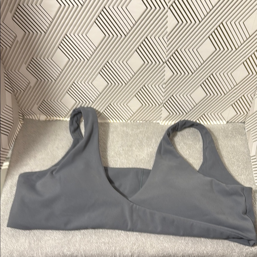 Pavoi low impact sports bra yoga twist front irreversible can wear in two ways